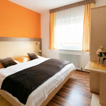 Hirschenwirt Hotell *