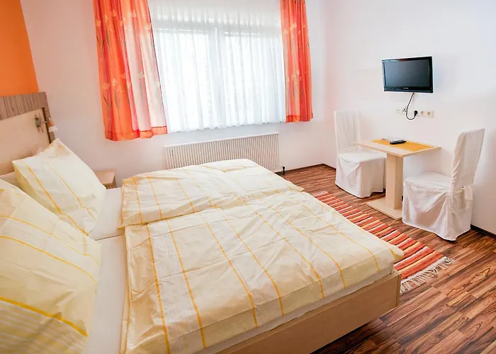 Hirschenwirt Hotel *