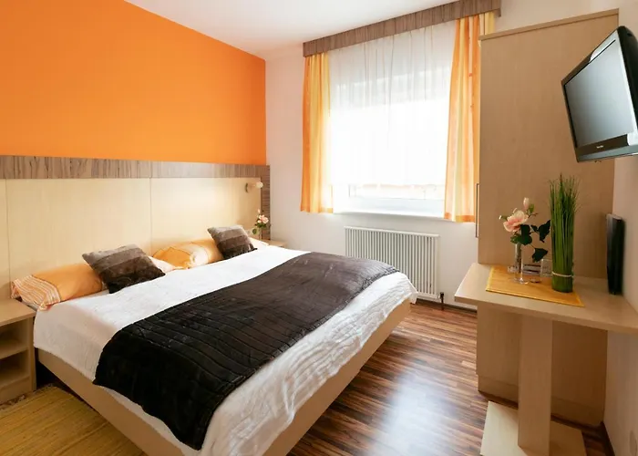 Hirschenwirt Hotel *